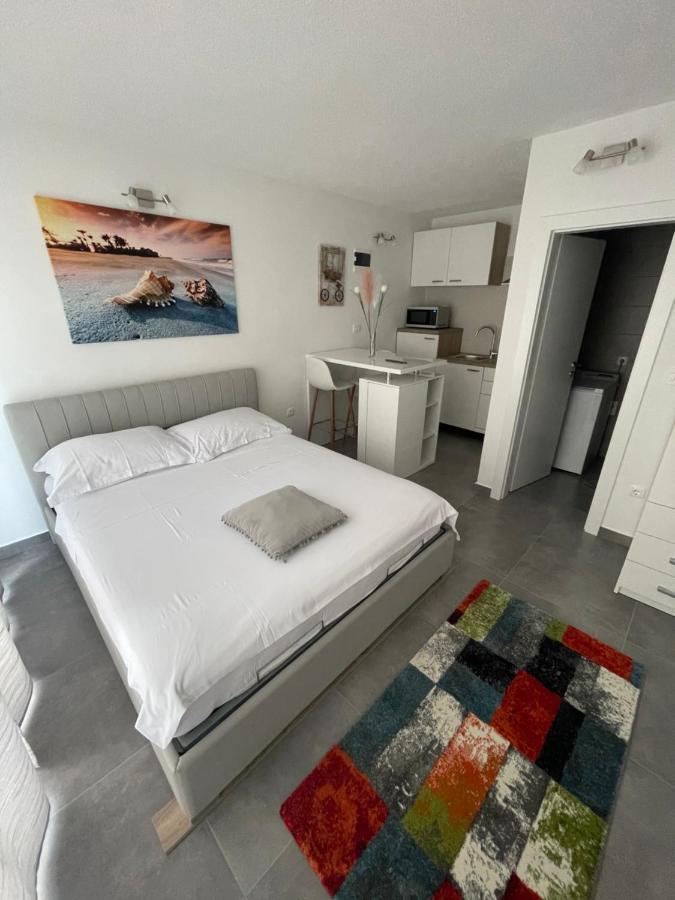 Villa Milena Sweet Apartment-With A Pool Трогир Екстериор снимка