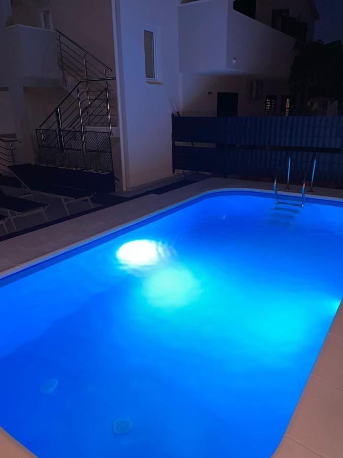 Villa Milena Sweet Apartment-With A Pool Трогир Екстериор снимка