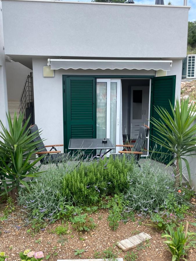 Villa Milena Sweet Apartment-With A Pool Трогир Екстериор снимка